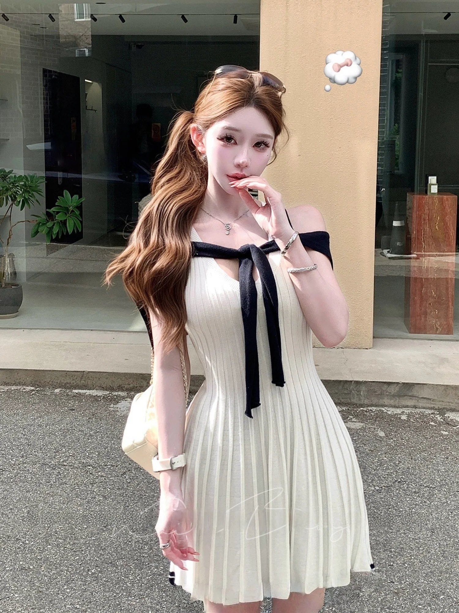 Korean Style Loose Breathable Color Block Women's College Style V-Neck Slimming Waist Pleated Skirt Two-Piece Set