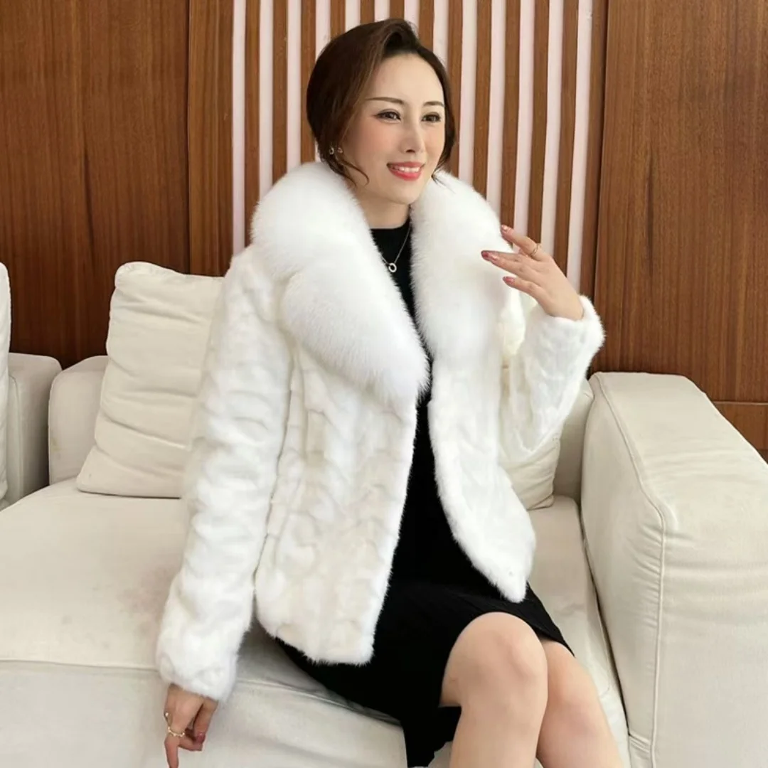 Luxury Outerwear Warm Comfort Jacket Fox Fur Collar Mink Fur Short Coat For Women