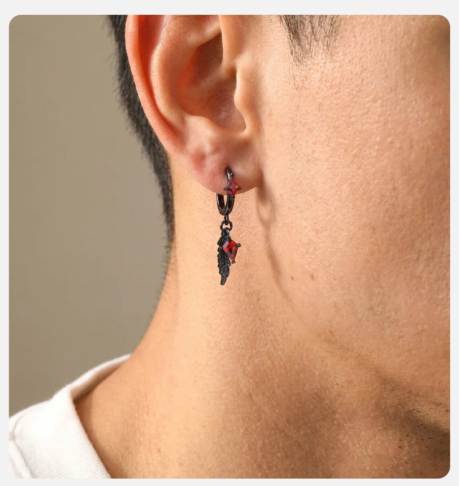 Vnox Gothic Flügel-Hängeohrringe für Männer, Kupfer-Feder-Rhombus Rot Klarer Zirkon Huggie-Ohrringe Punk Hip-Hop Schmuck Geschenk – Detail 2