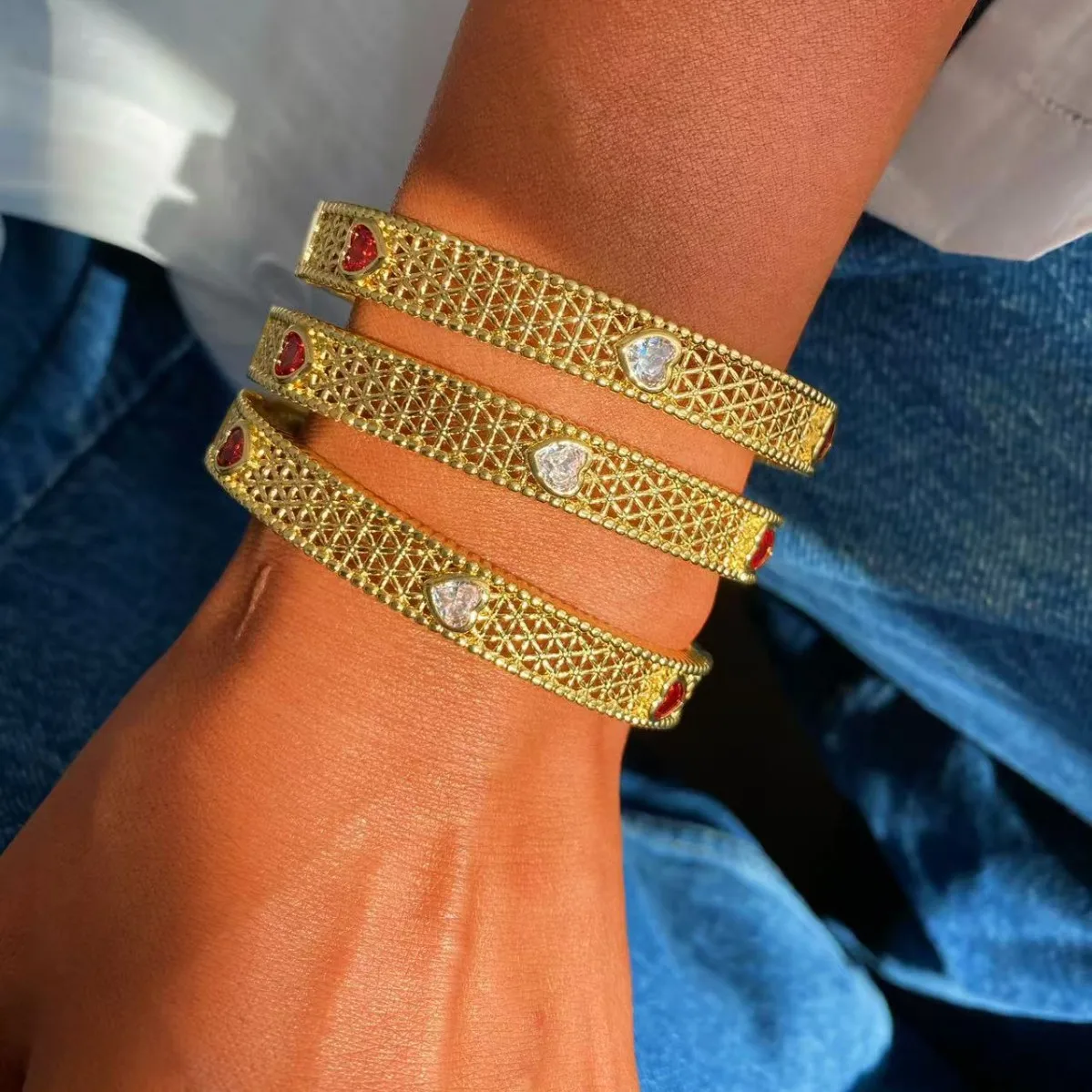 

European and American Light Luxury Electroplated 18k Gold Diamond-pattern Red Zircon Heart White Zircon Inlaid Bracelet