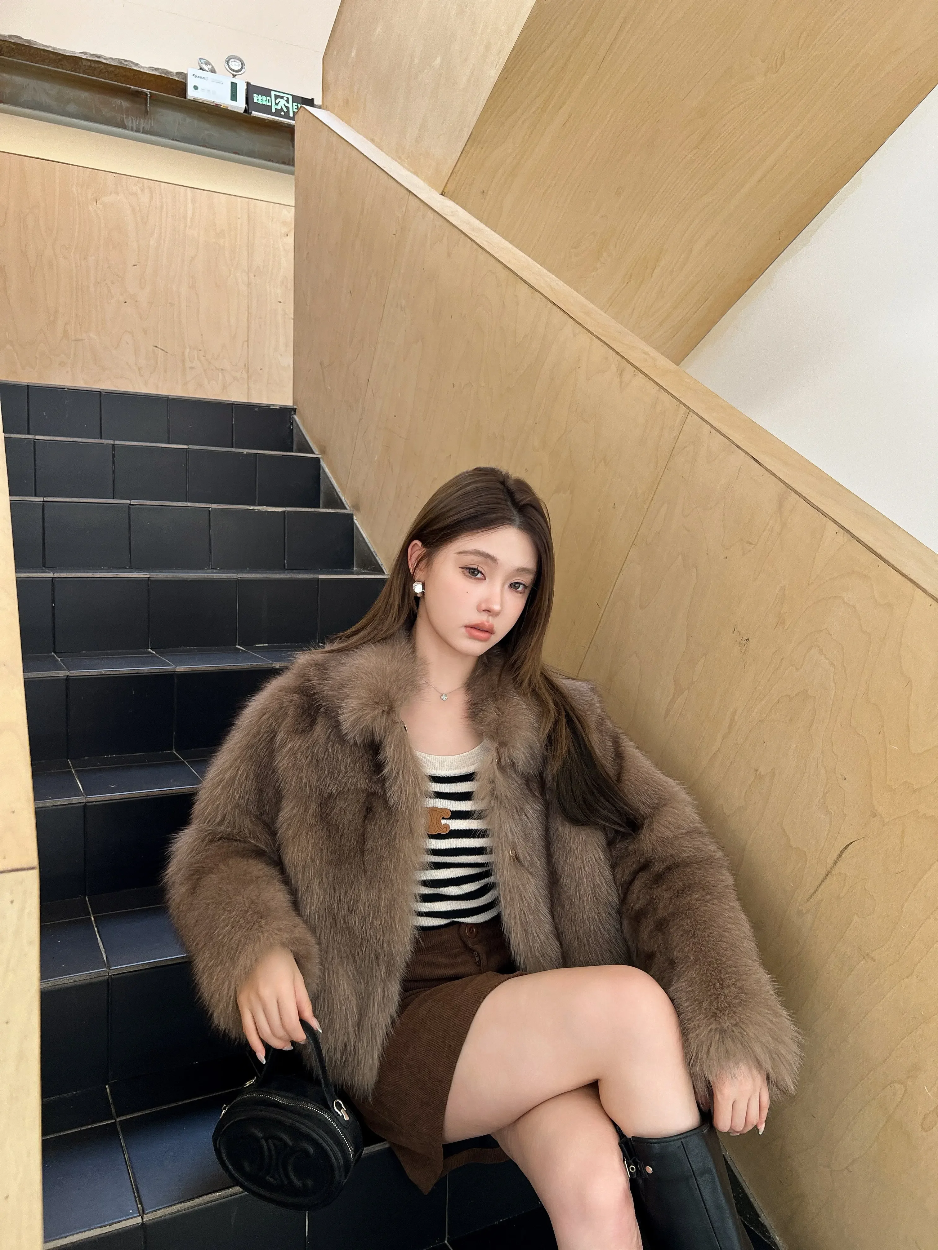 سترة جديدة من شعر الراكون ميلارد للنساء، نمط قصير، رقبة مربعة