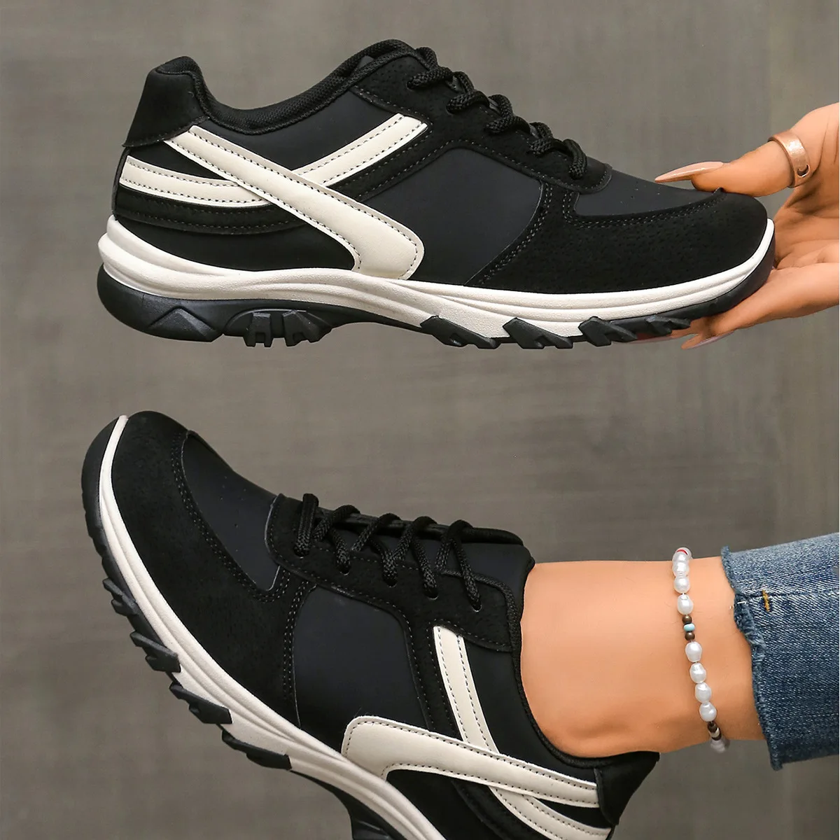 

2025 New Women's Anti Slip Sports Shoes Comfortable Outdoor Travel Running Shoes Fashionable Casual Women's Shoes