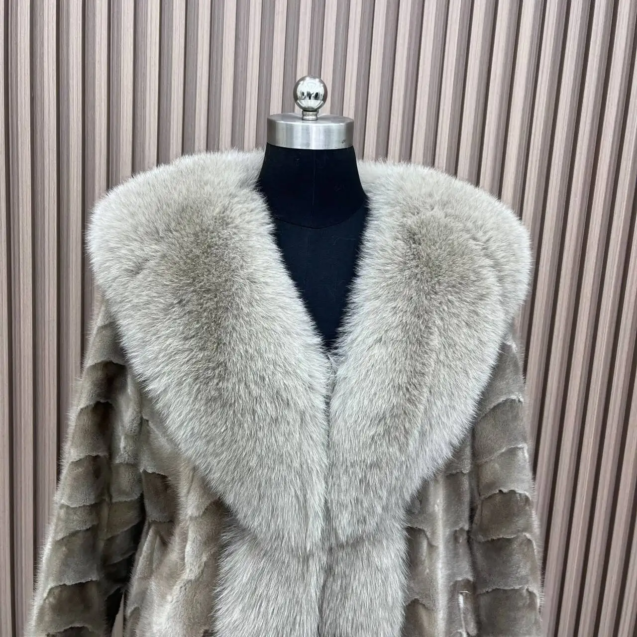 Winter Natural Real Mink Fur Thick Warm Coat With Fox Fur Collar Women Long Style Genuine Mink Fur High Quality Luxury Jacket