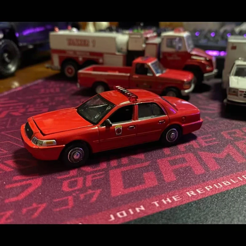 1:64 2001 포드 크라운 빅토리아 인터셉터 높은 시뮬레이션 합금 자동차 모델 소장 장난감 선물 수집품 어린이 장식품