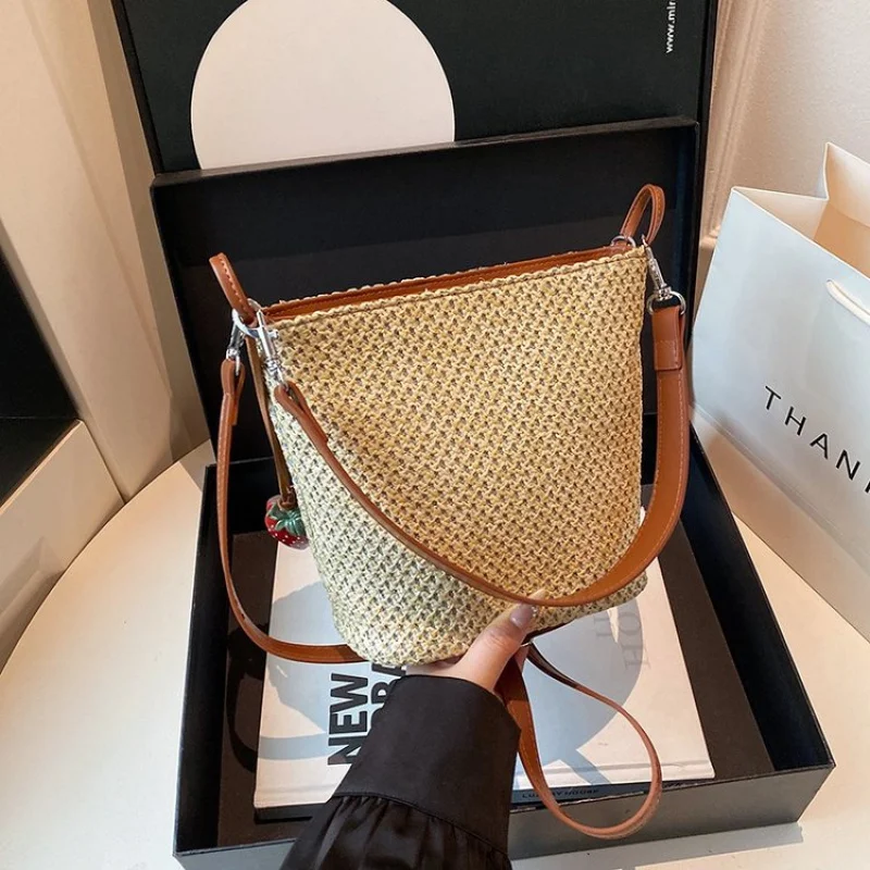 

High-End Unique Vintage Handbag With Fashionable Letter Logo Minimalist Simplicity And Messenger Purse Function