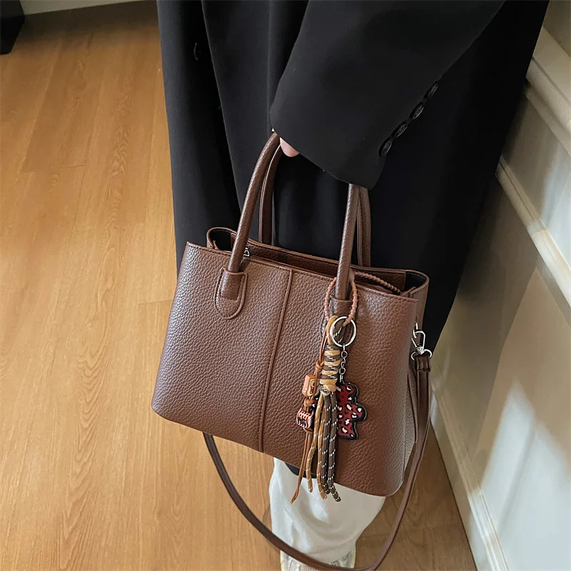 Nowa duża torba typu tote dla kobiet na jesień 2025, torba na ramię do pracy, pojemna torba crossbody, prosta, modna, uniwersalna torebka.