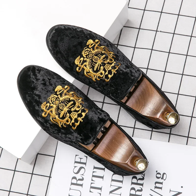 

Men Fashion Embroidery Party Wedding Loafers Moccasins Men's Casual Shoes Mens Soft Light Comfortable Driving Outdoor Flats New