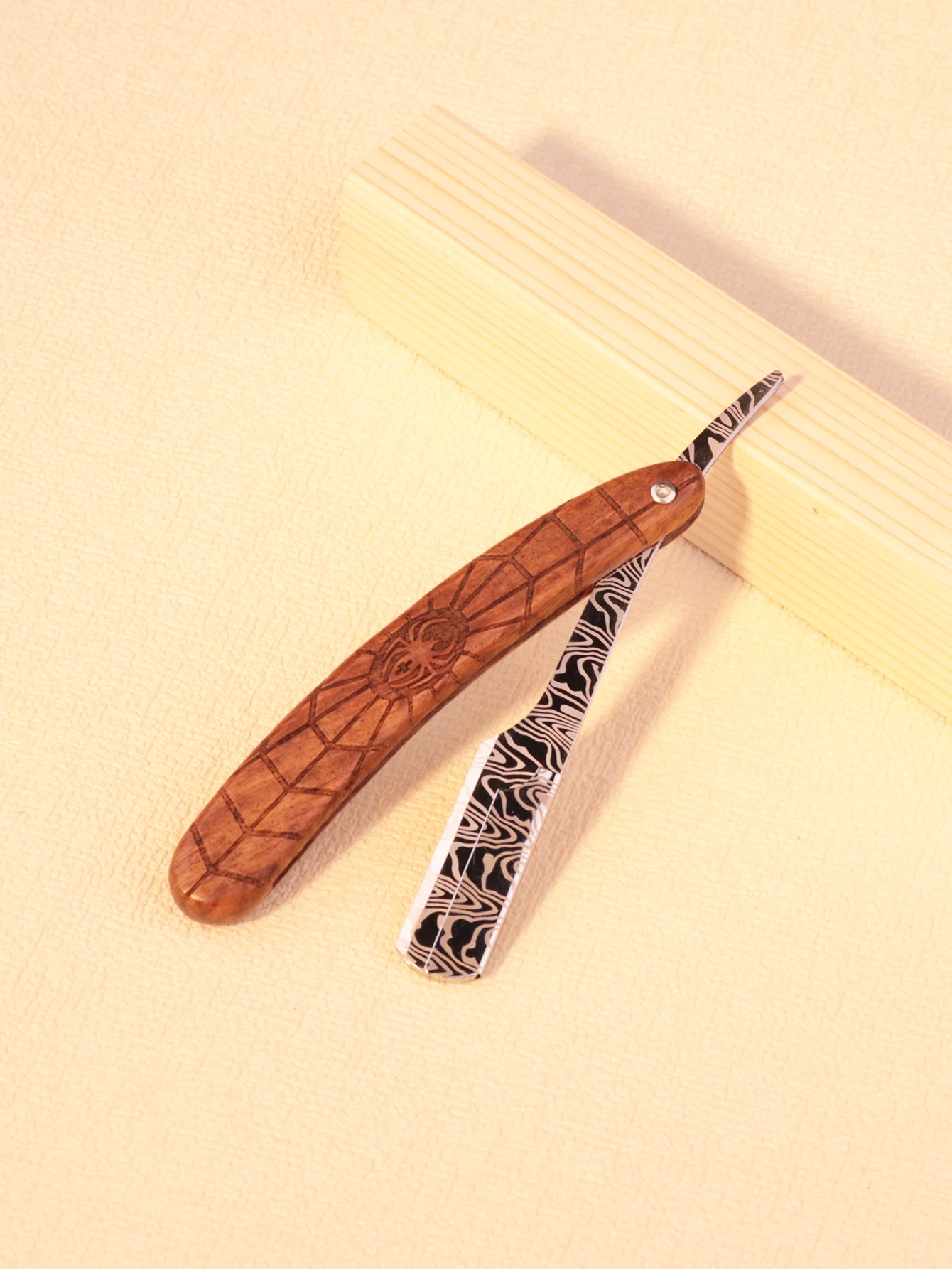 

Brown spider carved pattern wooden handle premium metal razor, manual folding razor Special for real hair wigs