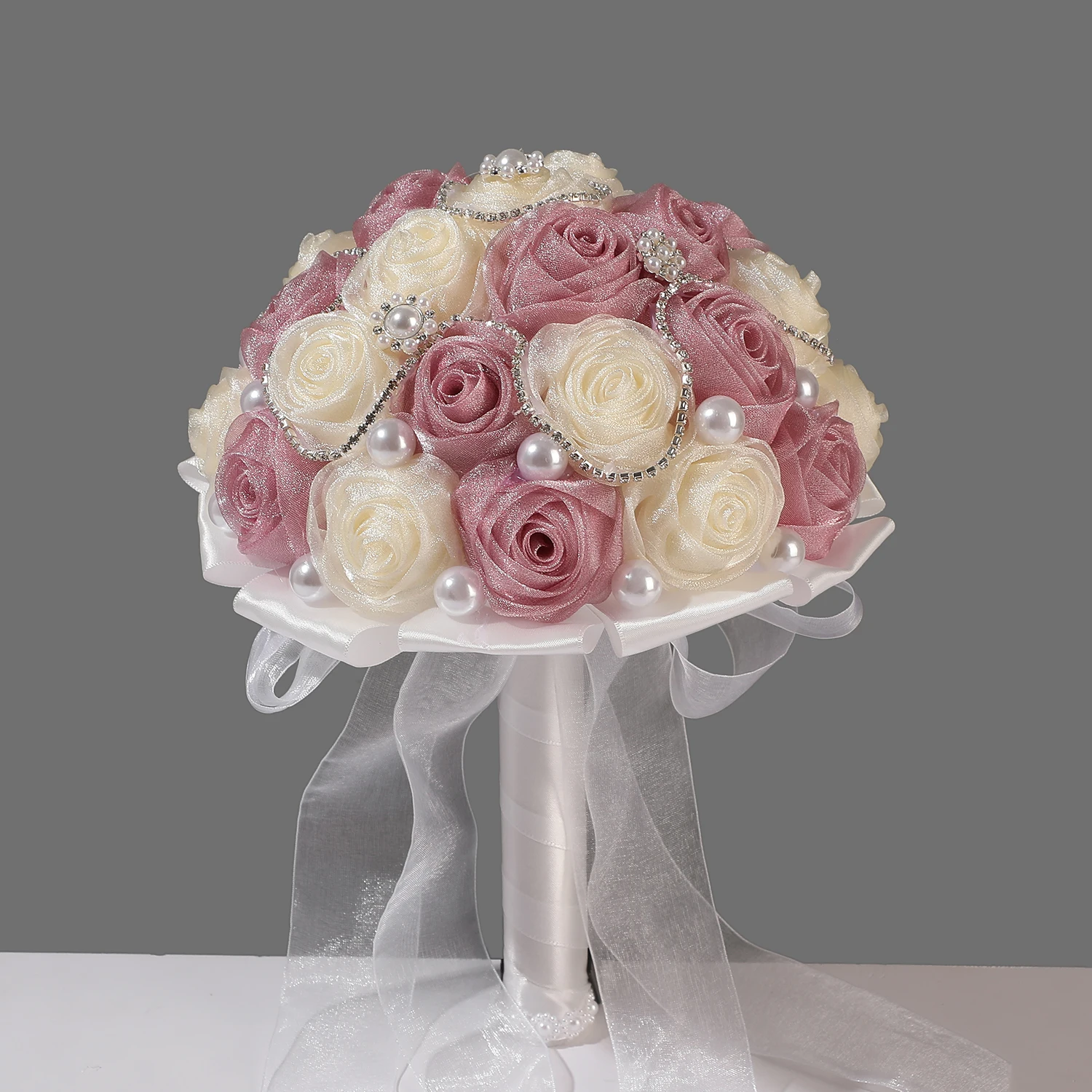 

Букет из искусственного шелка с бриллиантами и лентой, свадебный букет для невесты, букет роз, искусственный цветок для свадебного украшения, цветы