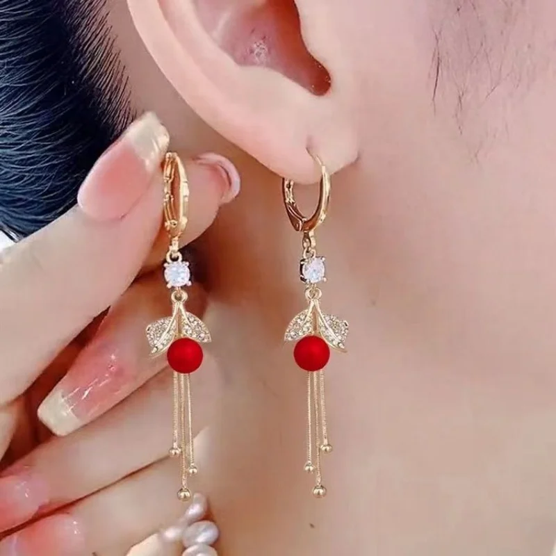 Charming Shiny Leaf Rhinestone Paerl Dangle Hoop Earring for Women Lush Red Ball Chain Tassel Earrings Party Jewelry Gifts