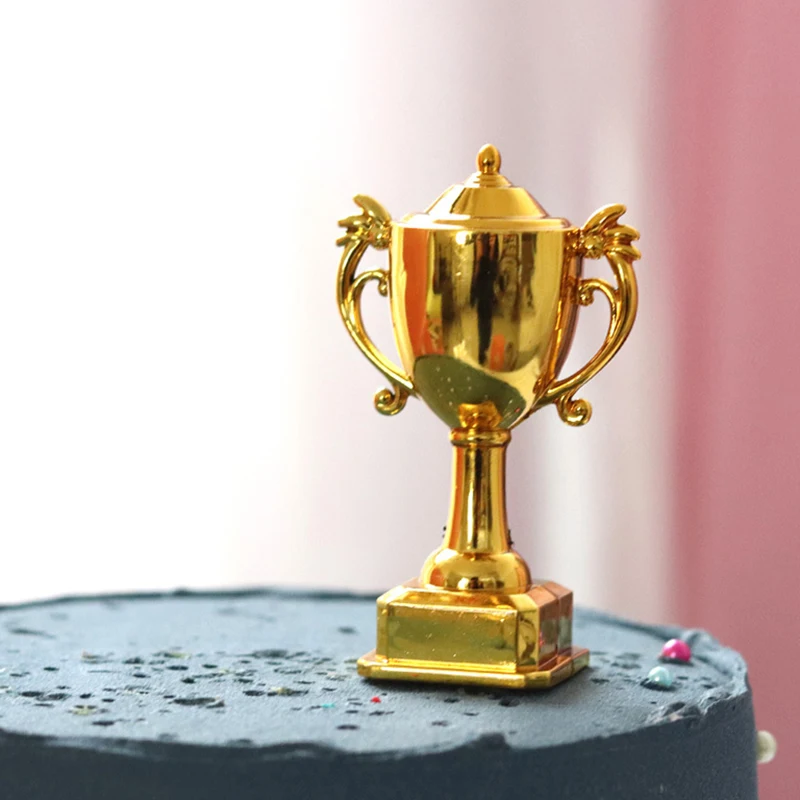 5X8.5cm جائزة الكأس الفائز الجوائز الأطفال البلاستيك الكأس لعب للأطفال المنافسة مكافأة جائزة هدايا الحفلات
