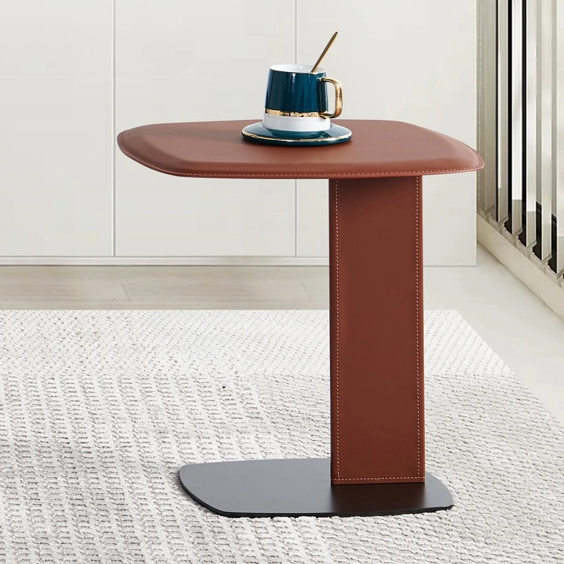 イタリア製ミニマリストサドルレザーソファエッジテーブル、埋め込み式リビングルーム、クリエイティブなコーナーテーブル、高級感のあるベッドサイドテーブル