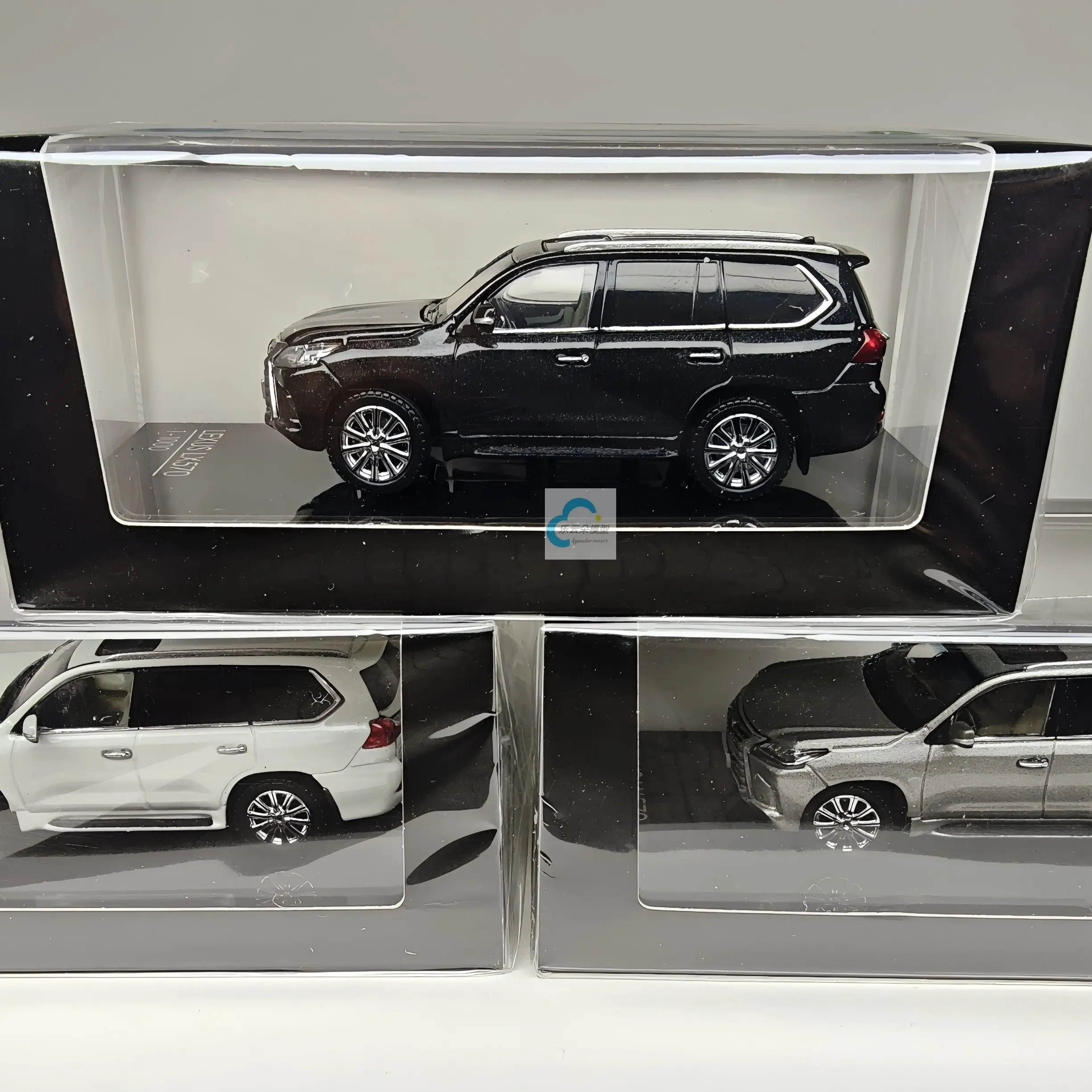 Kyosho 1/64 LX570 Diecast Alloy Car Model Front Wheel Steering Movable Mini SUV Vehicle In Stock Collection Gift for Hobbyists