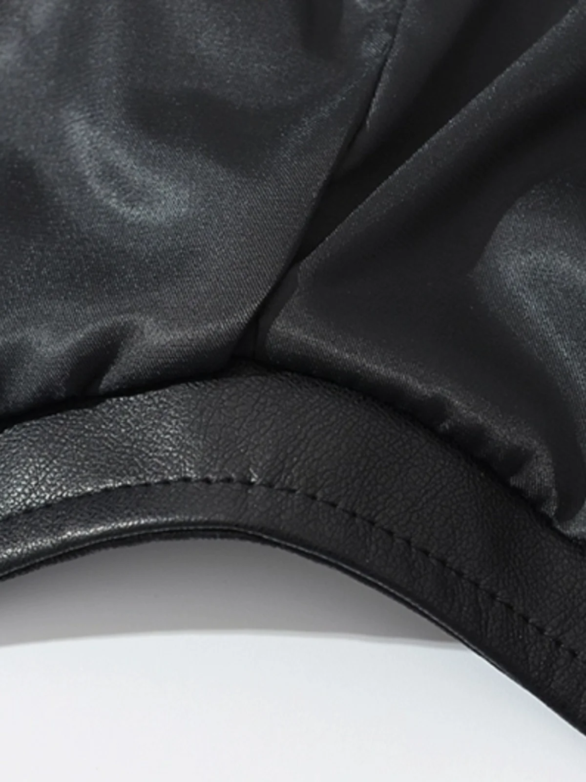 Kurtka damska k Sle American Millennium Girl ort PU Leather Jaet, unikalna warstwowa kurtka z efektem warstwowania, stylizowana na streetwear, z unikalnymi elementami na ramionach.