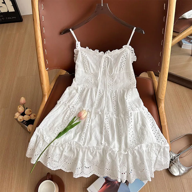 女性の夏のノースリーブホワイトレースドレス韓国スタイル甘いフリルボヘミアンホリデーショートミニドレスエレガントなレディーススリップドレス