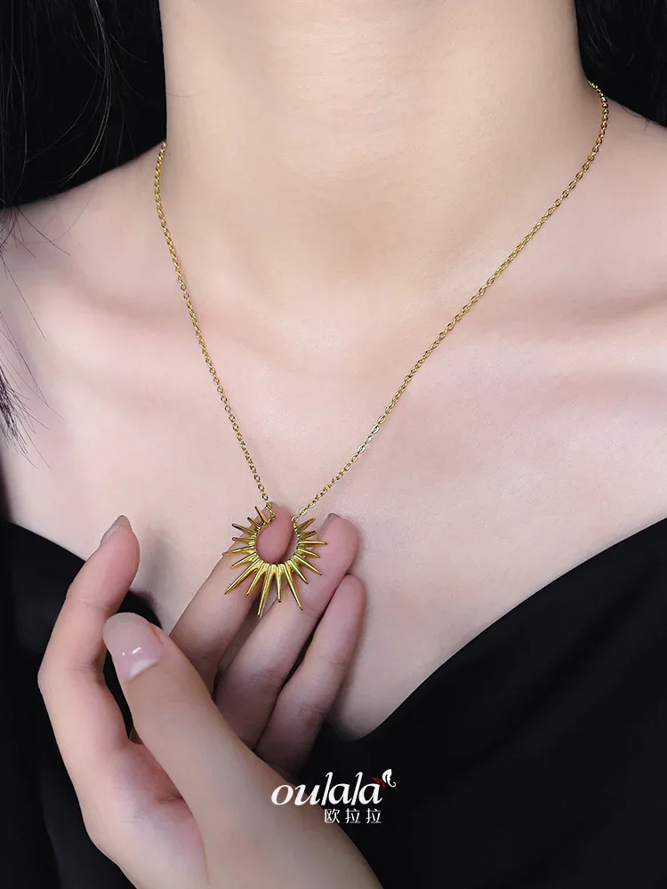 

Designer Style Sun Necklace, Female Instagram Influencer, Titanium Steel Jewelry Pendant, Medium Long Collarbone Chain