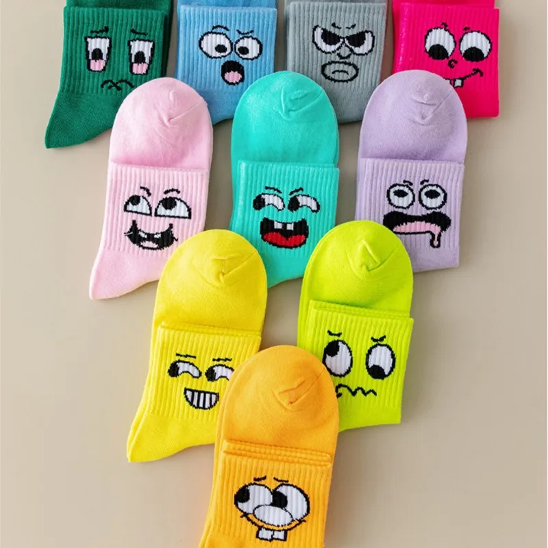 عشوائي خمسة أزواج الجوارب النسائية تنفس مبتسم الحلوى بلون المد الكرتون أنبوب مضحك جورب السيدات بالجملة أزياء بسيطة
