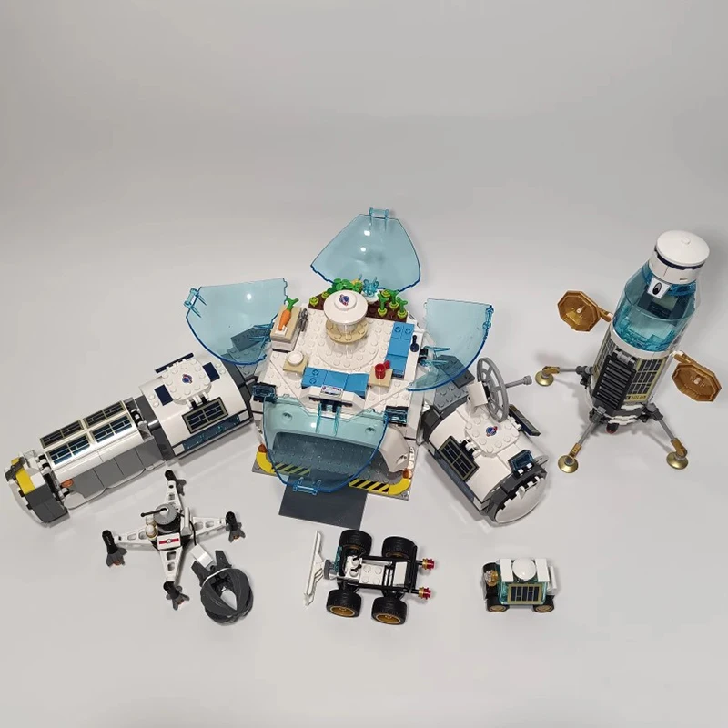 835pcs City Series Lunar Research Base Building Blocks Space Station Lunar Lander Astronaut Bricks Toys For Children Gifts