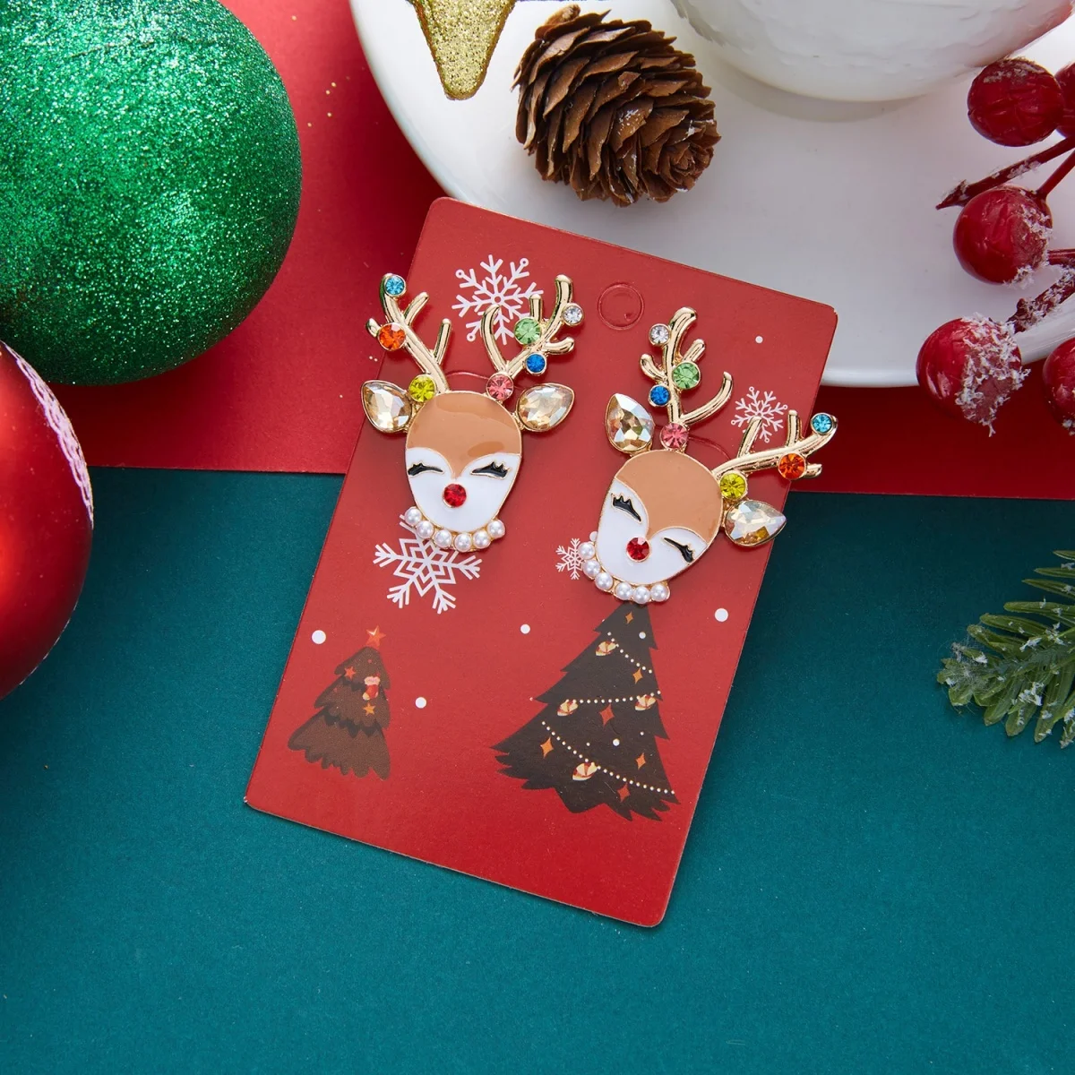 Weihnachtliche Zierliche Ohrringe mit Rotem Schal und Hirschmotiv für Damen, Bunte Strass-Rentier-Elch-Tier-Ohrringe, Neujahrs-Schmuck – Detail 24