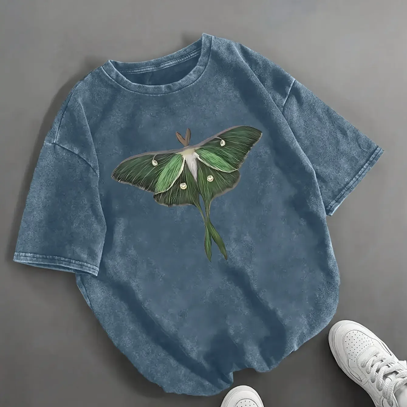 100% pure cotton summer men's and women's washed short sleeved T-shirt, green moth print casual daily comfortable soft fabric