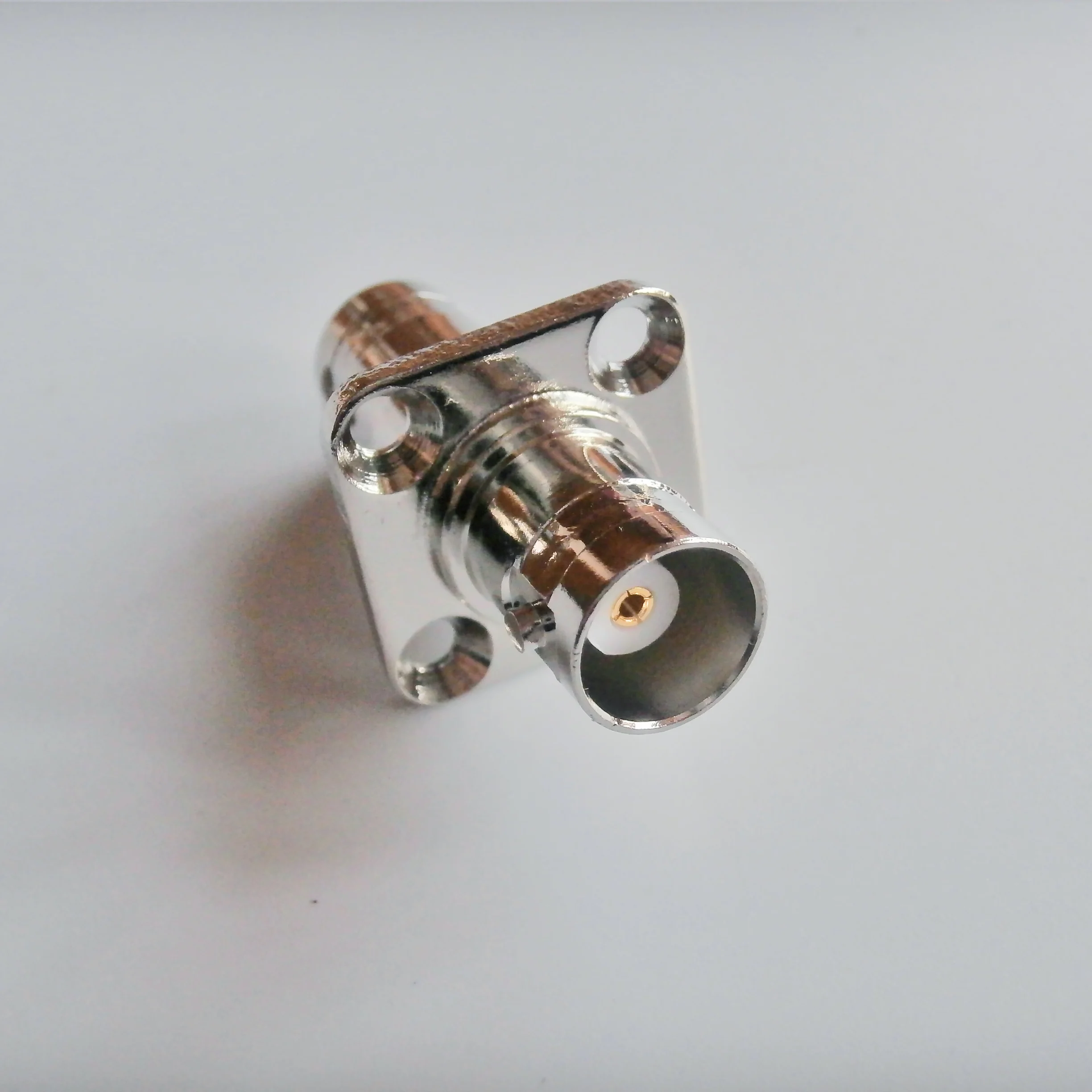 

Разъем BNC к BNC Q9, разъем Q9 BNC мама к BNC мама, 4 отверстия, фланцевое крепление на панели, никелевые латунные RF коаксиальные адаптеры