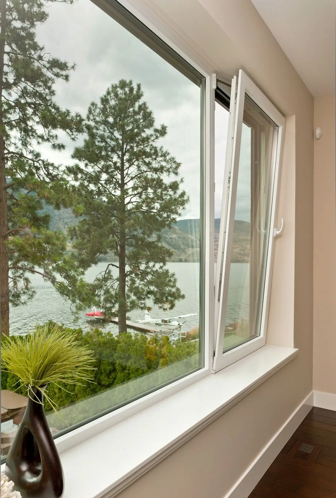 Full Frame Fixed Aluminum Alloy Casement Window with High Transparent Tempered Glass Window Waterproof House with Simple Design