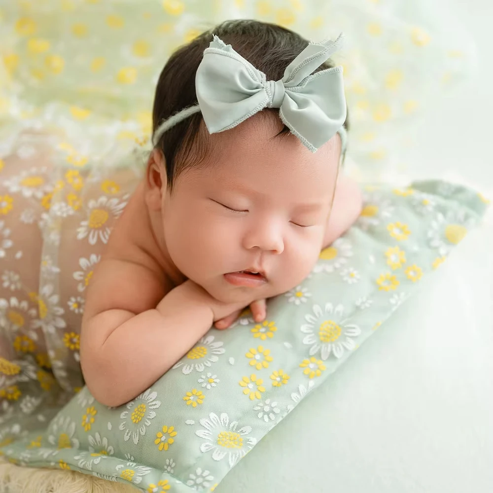 Set Alat Peraga Fotografi Bayi Baru Lahir Tema Daisy Bantal Pembungkus Ikat Kepala Selimut Tulle Rumbai Aksesori Studio Foto Bayi untuk Anak Laki-laki Perempuan
