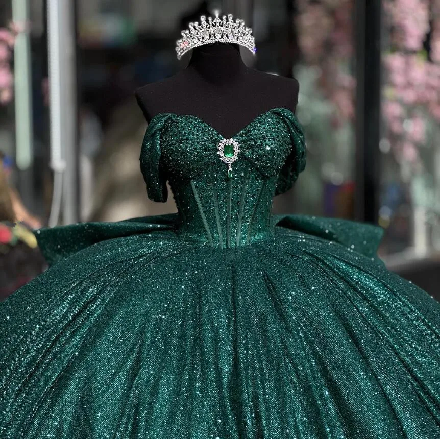 Szmaragdowozielone błyszczące Quinceanera sukienki z odkrytymi ramionami skrzelowa spódnica B oning kryształowe vestidos de 15 años quinceañeras modernos