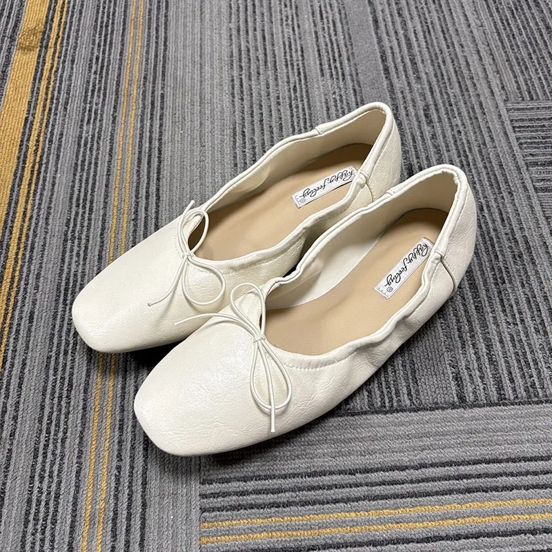 Neu in der Mode: Weiche Damen-Ballerinas mit flachem Absatz, lässige, flache Damenschuhe zum Hineinschlüpfen, mit Schmetterlingsknoten. – Detail 19