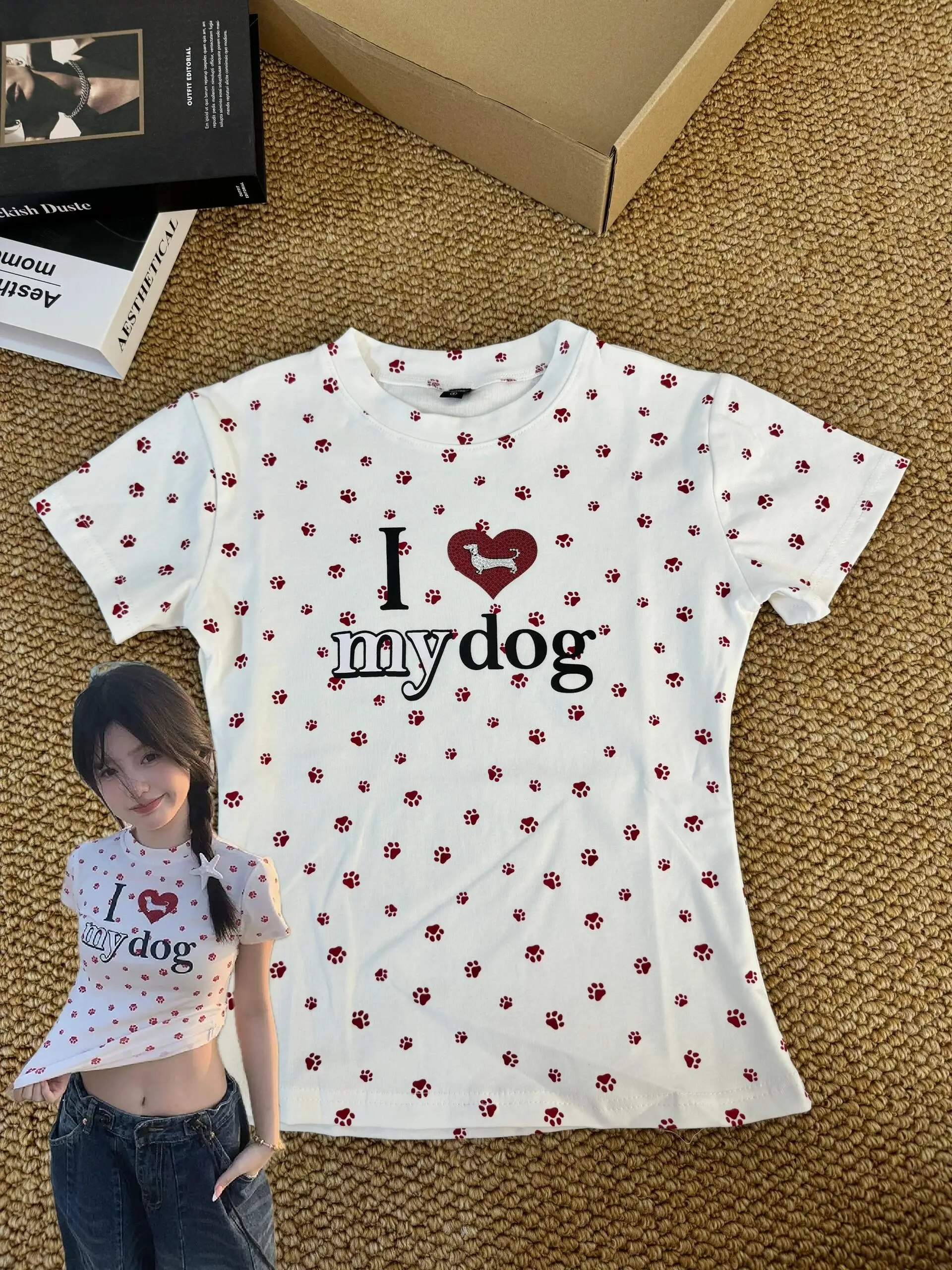 

Женская летняя футболка с принтом в виде собачьих лапок и сердечек в ретро-американском стиле, приталенная, с эффектом утяжки на талии, в стиле «сладкий и пикантный».