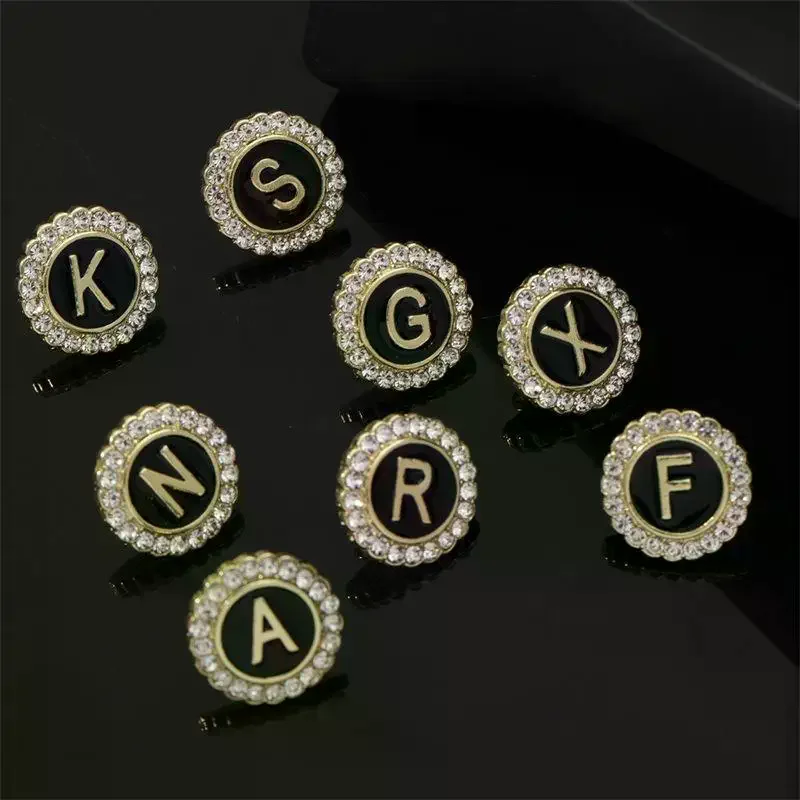 26 Alphabet Crystal Round Pins English Initials A-Z Rhinestone Golden Brooches For Women Men Girls Collar Badges Jewelry Gift