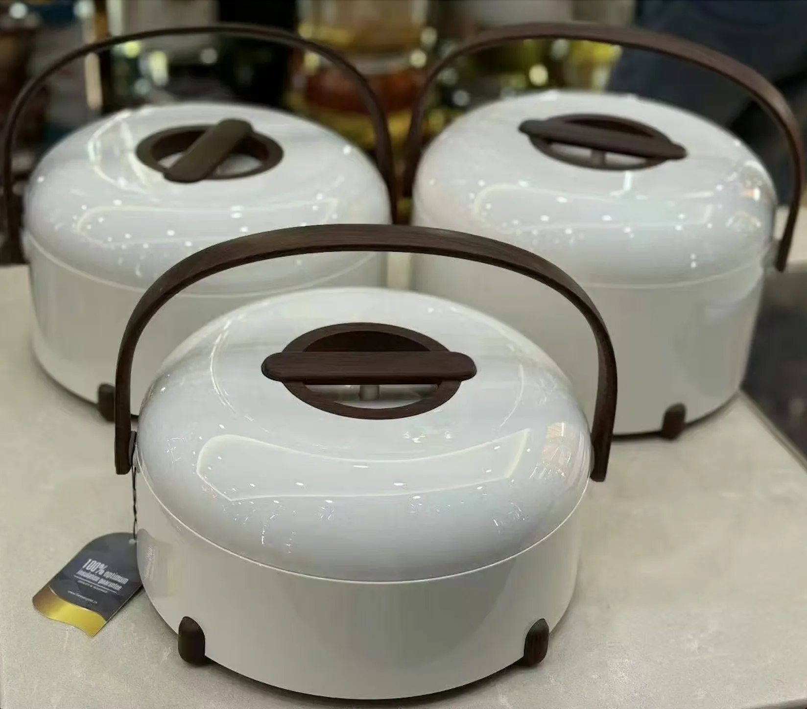 Nordic Style 3L 4L 5L White Food Warmer Wood Accent Handle Insulated Hot Pot Thermal Casserole Modern Kitchen Organizer