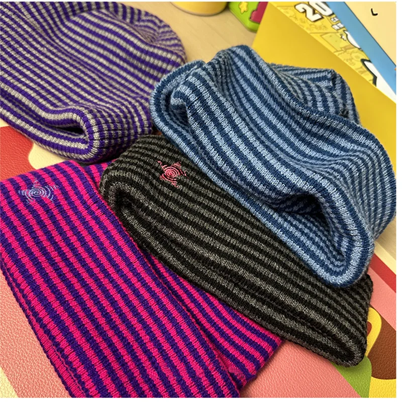 Gorros de punto con bordado de estrellas a rayas simples para mujer, gorros Unisex de invierno, ropa de calle informal, gorros suaves y cálidos para hombre