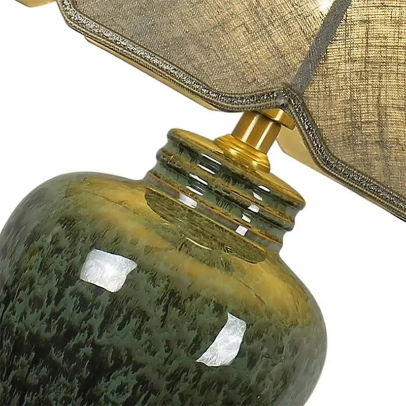 Vintage ceramic pattern table lamp is suitable for bedside and desk lighting