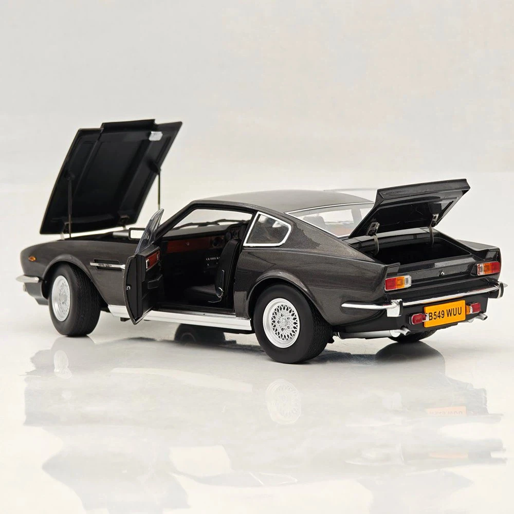 1/18 Diecast Model Car V8 Vantage Movie Edition Metal Limited Collection Display classic Can open the door and lid Xiaoguang