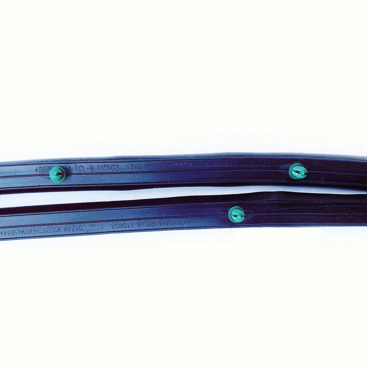 WAP01 Engine Hood Sealing Strip, 68084597AB, 68070493AA, 68048708AD, Suitable For: Grand Cherokee WK, W3, Durango WD, 2011-2025