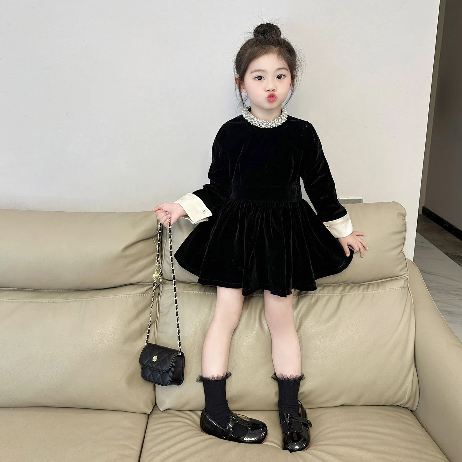 Girls Pearl Neck Velvet Dress 2025 Autumn and Winter New Little Girl Temperament Velvet Little Black Dress Skirt