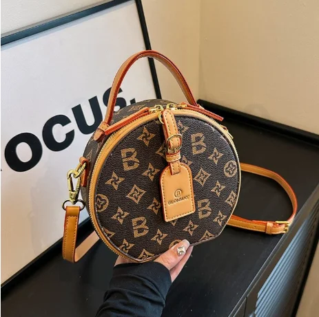 

Premium Women's Shoulder Crossbody Handbag Carefully Crafted By Renowned Designer Made of Eco-Friendly Leather & Recycled Lining