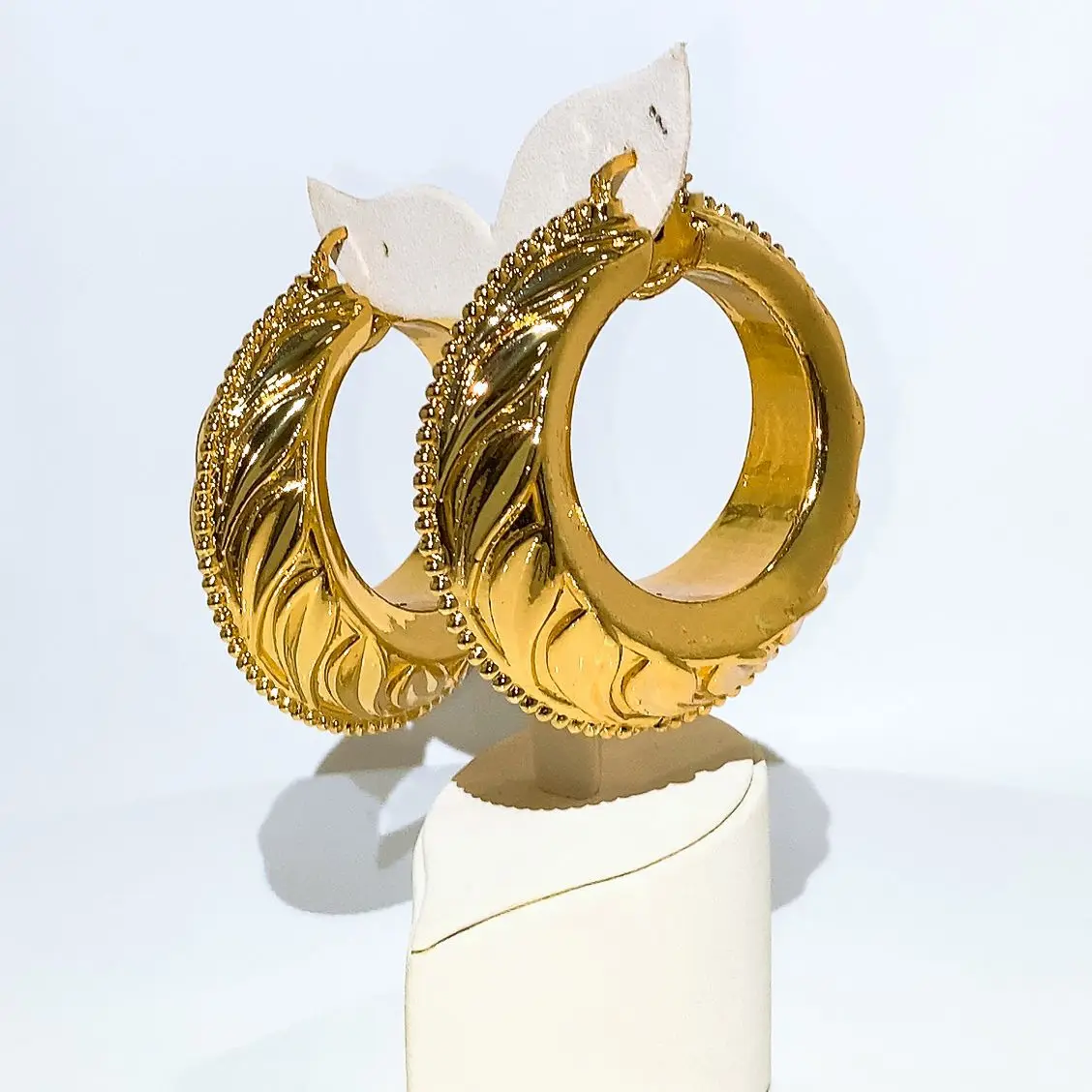 The Latest Fashionable Leaves Pattern Women Gold Plated Jewelry Hotsale Earrings Huge Light Weight Jewel Hoops for Wedding Party