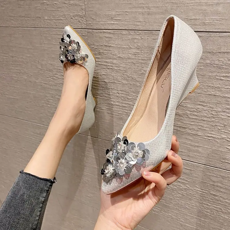 

FHANCHU 2023 New Leather Wedges Shoes For Women Pumps,Sequince Cloth High Heels,Pointed Toe,Slip On,Size 33-40,Gold,Dropship