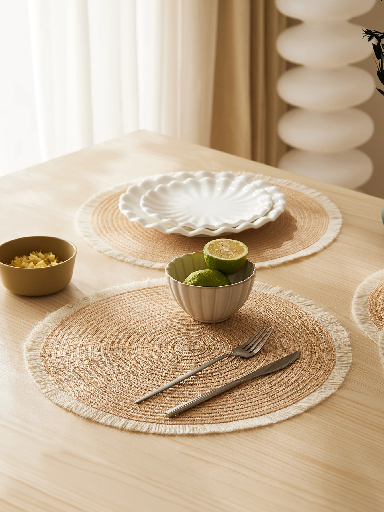 4pcs/set Hot Selling Fringe Eco-friendly Household Non-Slip Morden Style Table Woven Placemats Polyester Round Mat
