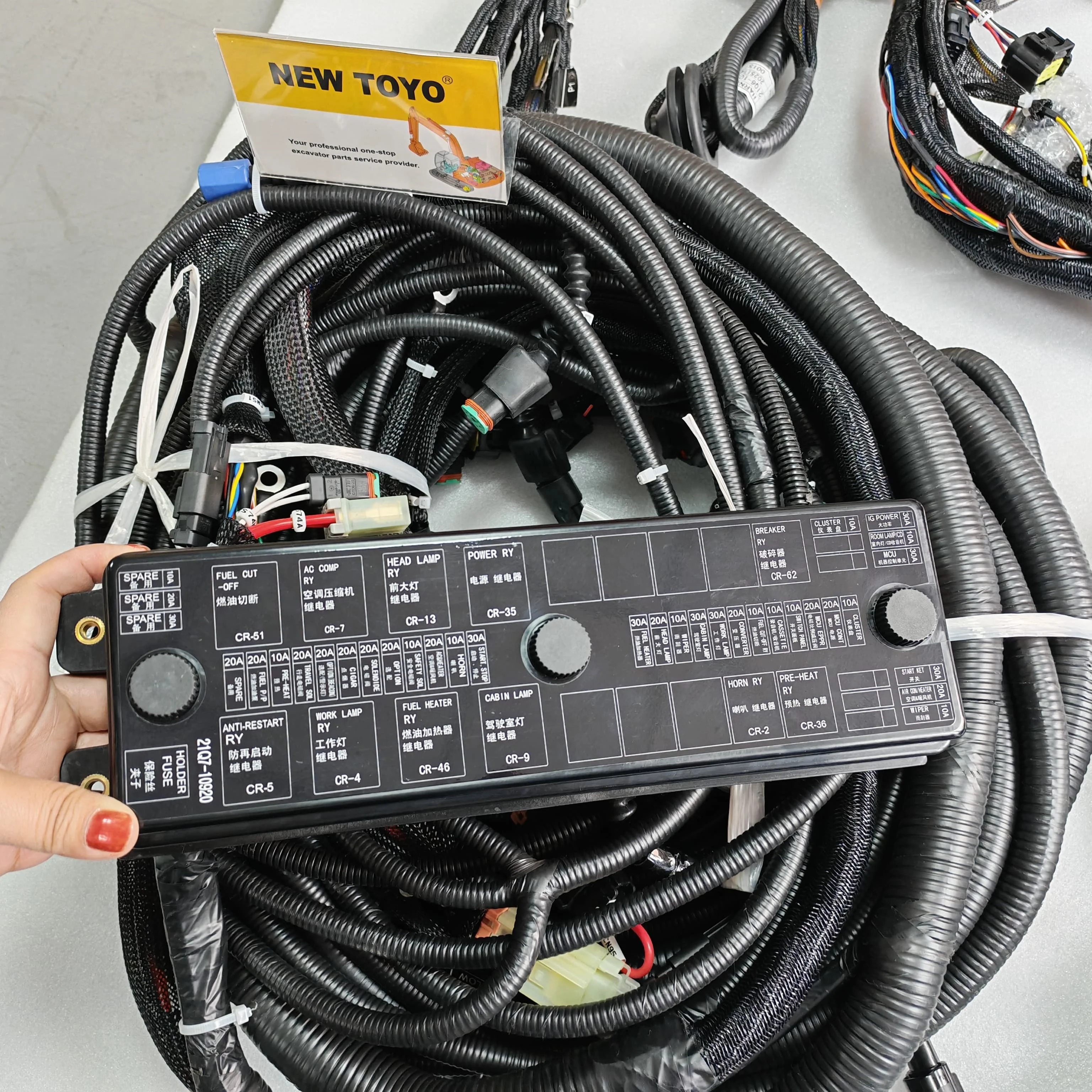 Original Excavator Console Parts 21Q6-18100-A03 R220-9S Wiring Harness 215-9C 225-9C 220-9S 220LC-9S 21Q6-18100-A03 for Hyundai