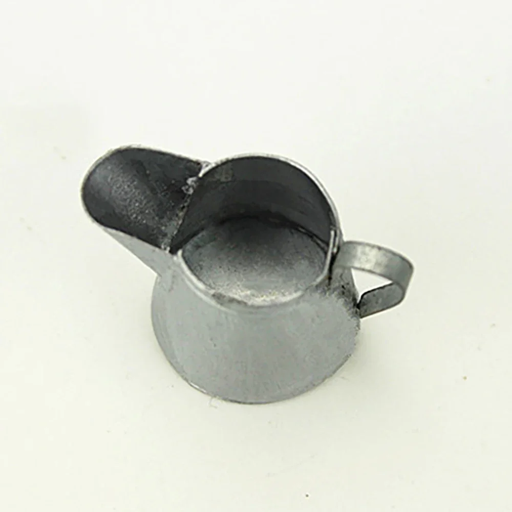 Regadera de Metal en miniatura para casa de muñecas, Mini hervidor de agua, modelo de juguete para accesorios para casa de muñecas, decoración del hogar ob11, 1 Uds., 1/12