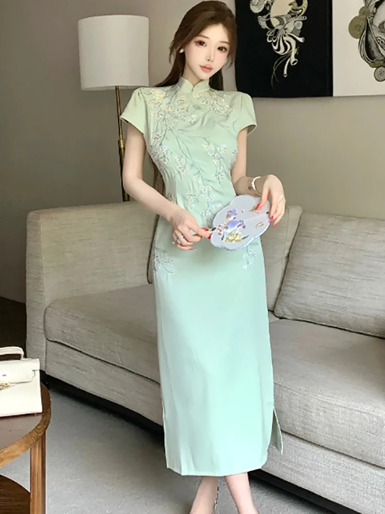 

2025 New Embroidery Floral Stand Collar Cheongsam Dress Women Korean Vintage Luxury Gown Summer Elegant Bodycon Festival Dresses