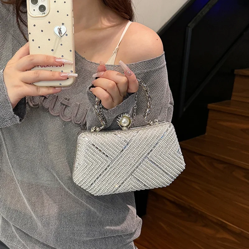 

Retro Shoulder Bag with Rivets for Women, Versatile, Hand-Held, Crossbody Bag for Dinner, Niche Stylish Accessory