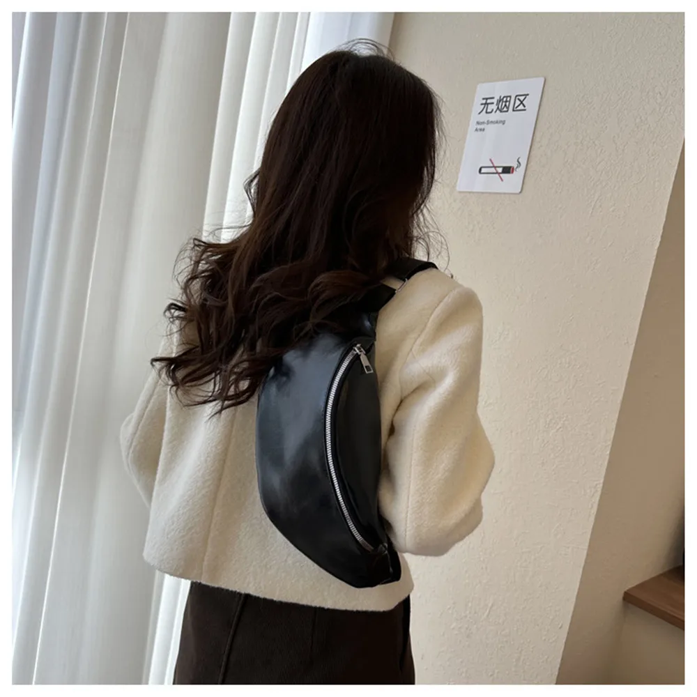 Fashion PU Women's Waist Bag Retro Half-Moon Banana Bag Wide Shoulder Strap Shoulder Bag Solid Color Chest Bags Luxury Waist Bag