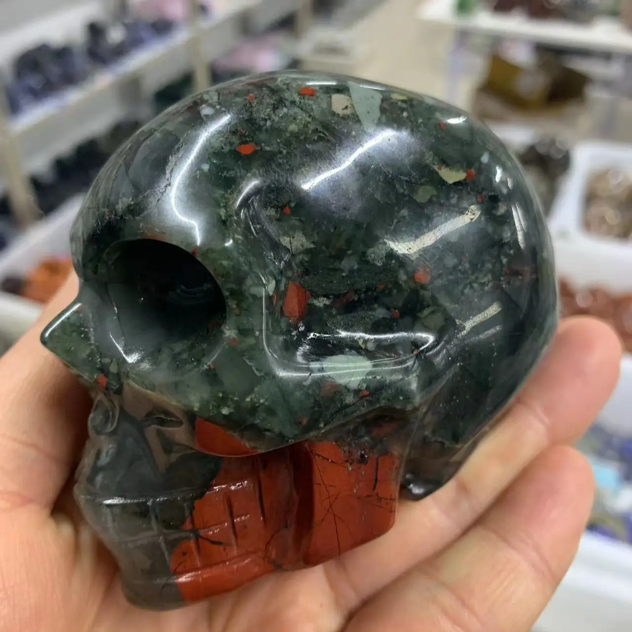 

Natural Blood Stone Hand-Carved Skull Crystal Energy Healing Home Office Decoration Craft Gifts Feng Shui Ornaments