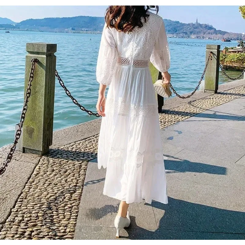 Robe longue blanche à manches bulles françaises, populaire, printemps et été, robe de plage, jupe de voyage, 2026