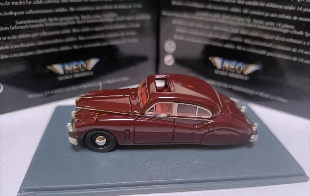 Neo 1:87 MK VII Vintage Car Simulation Limited Edition Resin Metal Static Car Model Toy Gift