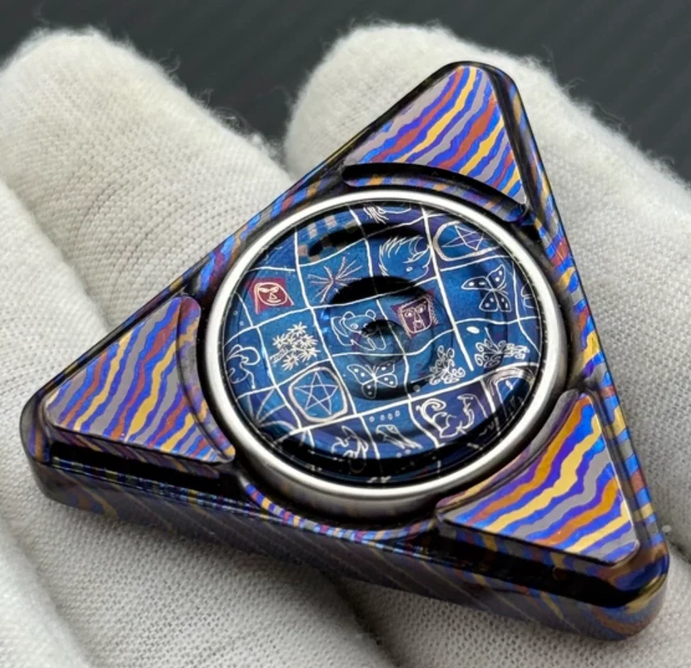 Used EDC Blacktopworks addiction triangle zircuti Stress Relief Toy Haptic Spinner Fingertip Gyroscope Decompression Toys
